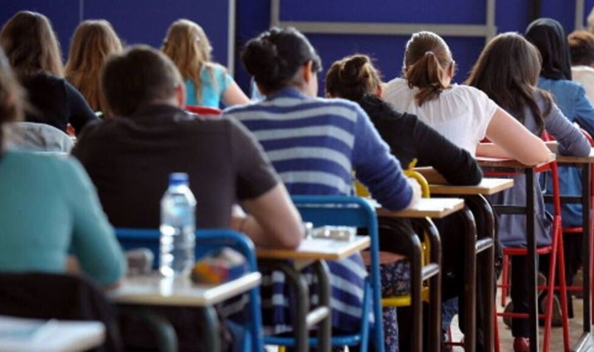 La question rusée d'un professeur surprend 14 élèves en train de tricher à l'examen final