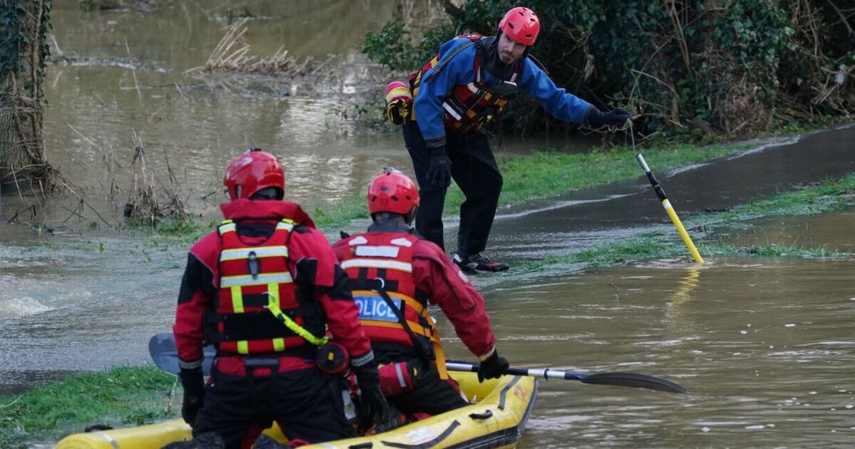 Leicester recherche un garçon disparu DERNIER: des plongeurs de la police peignent la rivière après la chute d'un enfant