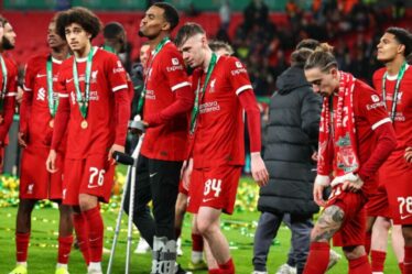 Liverpool a subi un nouveau coup dur alors que deux stars quittent la finale de la Coupe Carabao avec des béquilles