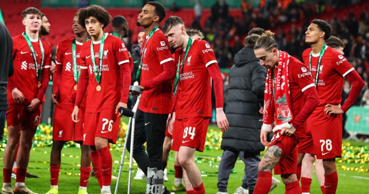 Liverpool a subi un nouveau coup dur alors que deux stars quittent la finale de la Coupe Carabao avec des béquilles