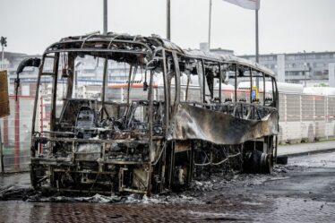Message simple du Premier ministre néerlandais Geert Wilders après l'incendie de voitures de police lors d'émeutes de migrants