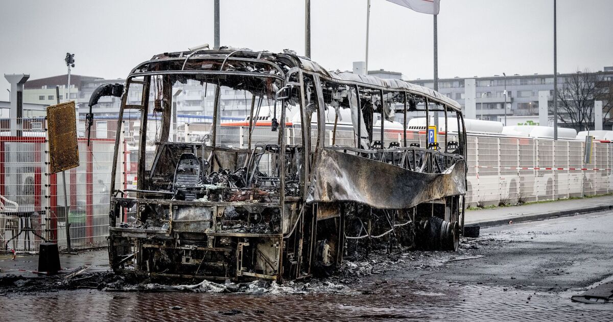 Message simple du Premier ministre néerlandais Geert Wilders après l'incendie de voitures de police lors d'émeutes de migrants