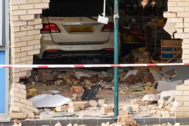 Accident de Liverpool EN DIRECT : horreur alors qu'une voiture s'écrase dans une école primaire, laissant un énorme trou dans le mur