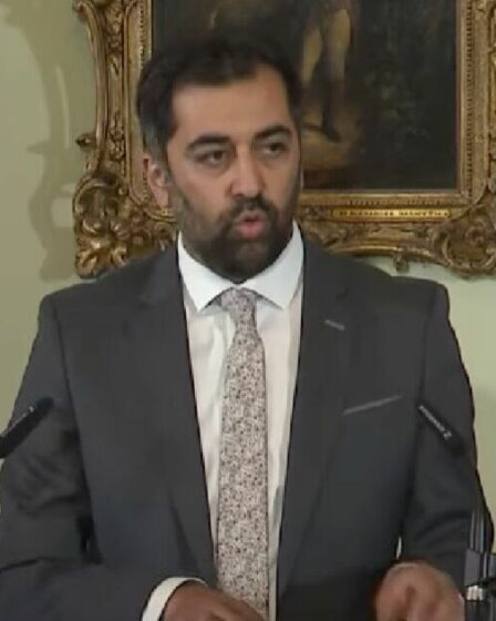 Humza Yousaf EN DIRECT : le Premier ministre fond en larmes lors d'un discours de démission émouvant