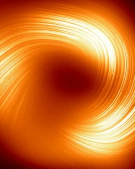 Image étrange d'un trou noir supermassif qui ressemble effrayant au méchant du Seigneur des Anneaux