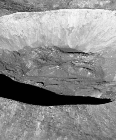 La Terre a failli tomber avec un astéroïde qui a laissé un cratère de 22 km de large sur la Lune