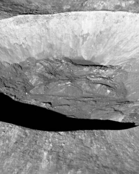 La Terre a failli tomber avec un astéroïde qui a laissé un cratère de 22 km de large sur la Lune