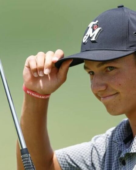 La sensation du golf, 15 ans, lance des prédictions confiantes aux rivaux du PGA Tour avant ses débuts