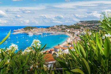 Les touristes britanniques frappés par l'avertissement de vacances en Espagne alors que la jolie île devient « la prochaine Saint-Tropez »