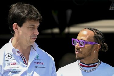 Lewis Hamilton se prépare à des discussions gênantes avec Toto Wolff alors que le Britannique demande la permission de copier Vettel
