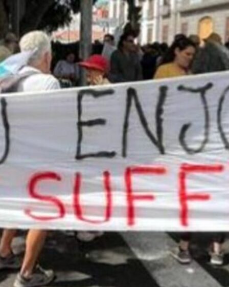Manifestation à Tenerife EN DIRECT : le message brutal en deux mots d'un insulaire des Canaries aux touristes lors d'une marche de 20 000 km