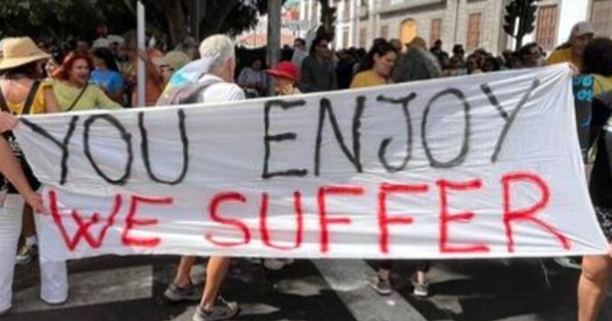 Manifestation à Tenerife EN DIRECT : le message brutal en deux mots d'un insulaire des Canaries aux touristes lors d'une marche de 20 000 km