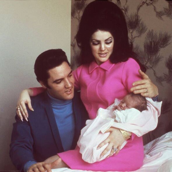 Elvis et Priscilla avec bébé Lisa Marie