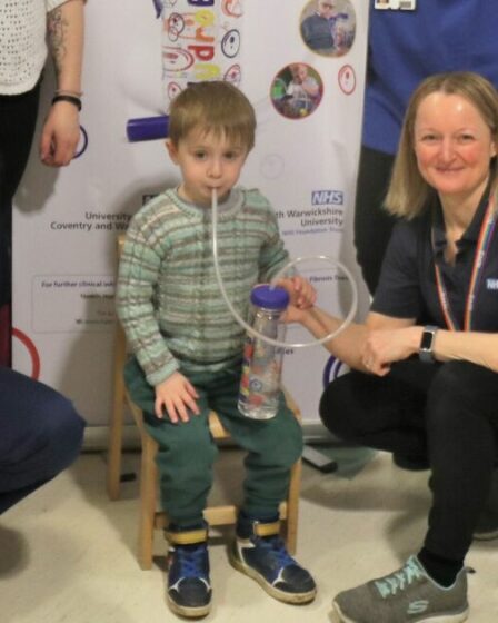 Les infirmières du NHS créent un appareil pour sauver la vie des patients pulmonaires et des personnes atteintes de mucoviscidose