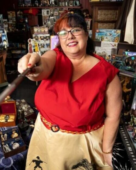 À l'intérieur de la maison d'une femme possédant la plus grande collection Harry Potter au monde