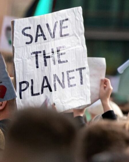 « Ils sont dangereux ! »  Un expert demande que les négationnistes du climat soient traités comme des criminels