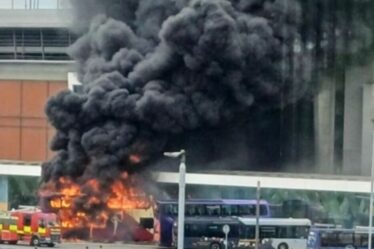 Incendie de Blackburn EN DIRECT : l'incendie ravage la gare routière avec de la fumée visible à des kilomètres