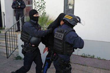 L’UE aux prises avec les tactiques du « cartel mexicain » alors qu’Emmanuel Macron dépêche la police pour traquer le baron de la drogue
