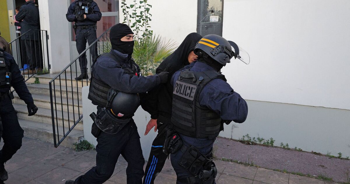 L’UE aux prises avec les tactiques du « cartel mexicain » alors qu’Emmanuel Macron dépêche la police pour traquer le baron de la drogue