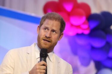 Le prince Harry a un « regard permanent d'amertume » alors qu'il attend les excuses de la famille royale