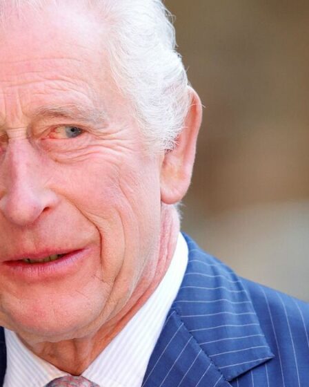 Les Royals accusés de « s'être coupé le nez pour malgré leur visage » après que Charles ait snobé Harry