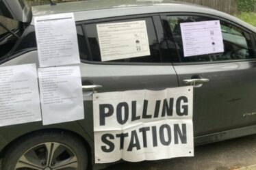 Les élections locales sont désastreuses : les électeurs sont contraints de voter hors du coffre de leur voiture après le lock-out du personnel