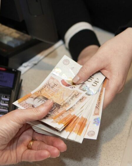 Les ménages britanniques ont reçu 940 £ d'indemnités de coût de la vie à partir de cette semaine