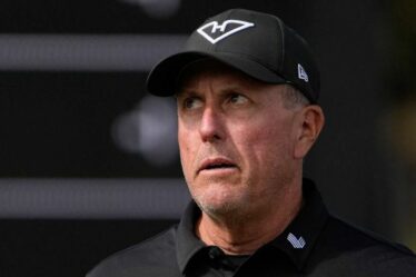 Phil Mickelson rouvre la querelle de la PGA en s'engageant à ce que davantage de joueurs rejoignent le « problème » de LIV Golf