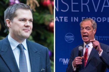 Robert Jenrick soutient le retour de Nigel Farage Tory alors qu'il exige une vaste répression de l'immigration