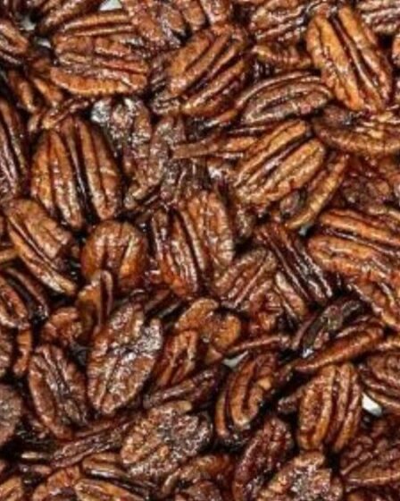 Vous avez une vision de 20/20 si vous parvenez à repérer l'anis étoilé parmi ces noix de pécan en 14 secondes