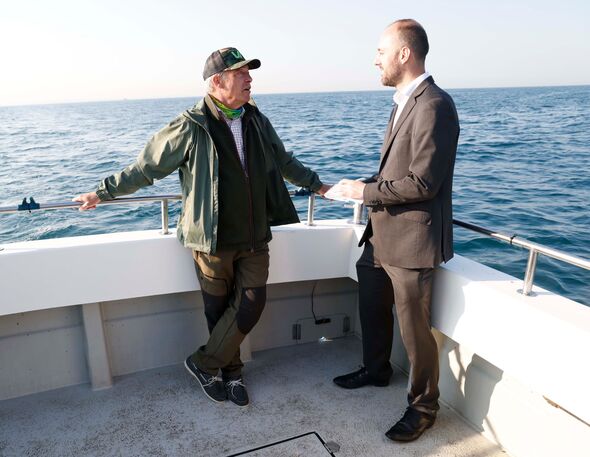 Le chef réformiste Nigel Farage en photo avec Michael Knowles sur la Manche.Dans les eaux françaises.Fra