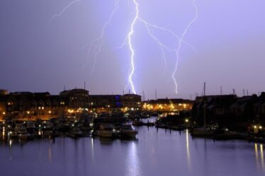 Alerte à la tempête au Royaume-Uni alors que des éclairs et des pluies torrentielles frappent le pays en quelques heures – nouvelles cartes