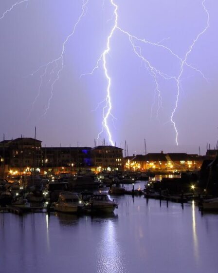 Alerte à la tempête au Royaume-Uni alors que des éclairs et des pluies torrentielles frappent le pays en quelques heures – nouvelles cartes