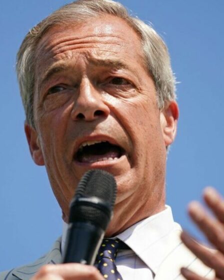 Dernières élections générales : Nigel Farage s’exprime lors d’un rassemblement réformiste alors que la dispute avec Boris Johnson fait rage