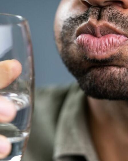Les scientifiques affirment que les bains de bouche populaires pourraient augmenter le risque de cancer et « ne doivent pas être utilisés quotidiennement »