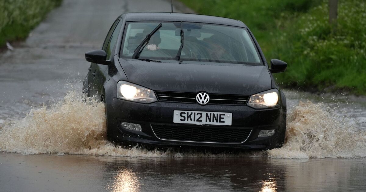 Un nombre choquant d’avertissements d’inondation révélés alors que le Royaume-Uni est frappé par davantage de bombes à pluie
