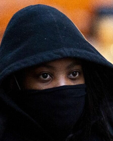 Une mère accusée du meurtre de quatre enfants dans l'incendie de sa maison plaide non coupable