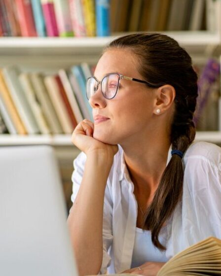 15 signes de TDAH chez les filles et les femmes souvent ignorés