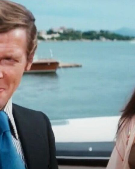 « Mes fesses sont en feu » L'agonie de la James Bond Girl sur le plateau et la réponse parfaite de Roger Moore