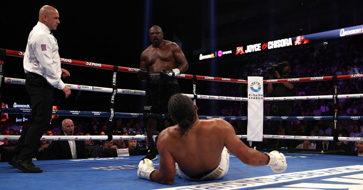 Derek Chisora ​​bat Joe Joyce et fait une déclaration de retraite improbable après avoir serré Farage dans ses bras