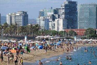 En Espagne, les nudistes sont furieux contre l'invasion de touristes britanniques « irrespectueux » entièrement habillés