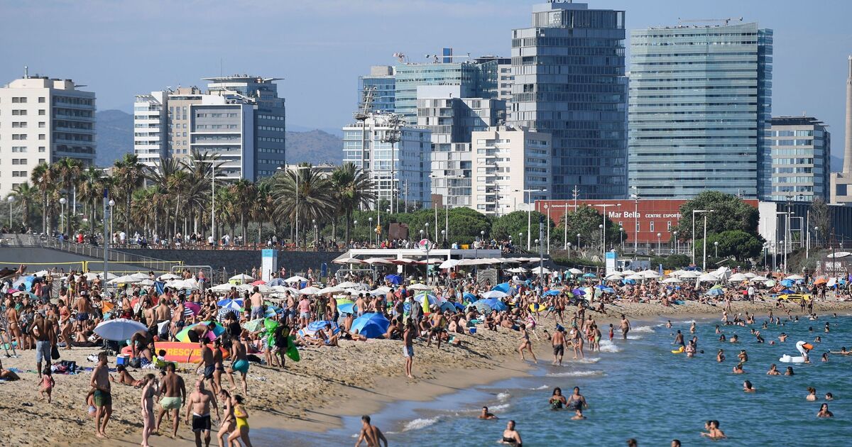 En Espagne, les nudistes sont furieux contre l'invasion de touristes britanniques « irrespectueux » entièrement habillés