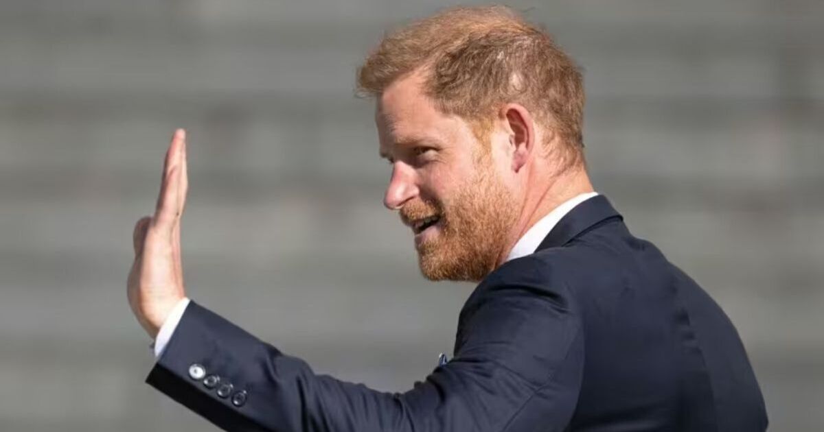 Famille royale EN DIRECT : le prince Harry « dépassé par les événements » et critiqué pour son geste « peu attrayant »