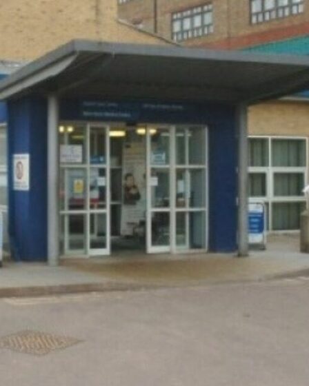 Hemel Hempstead EN DIRECT : Évacuation d'un hôpital britannique après une fuite de produits chimiques