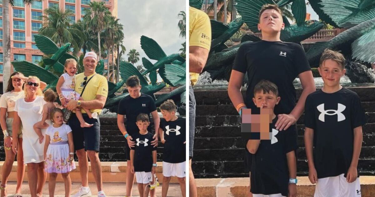 Le fils de Tyson Fury fait un geste grossier sur une photo de famille pendant les vacances