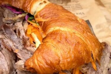 Les Allemands inventent le controversé « croissant au kebab » – une opinion partagée