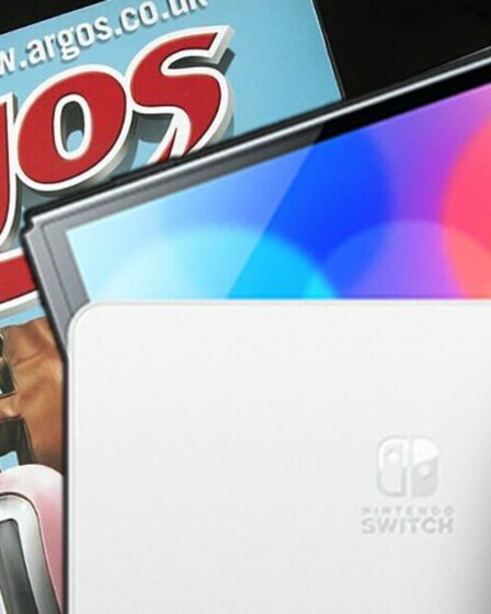 Les clients d'Argos se précipitent pour acheter la Nintendo Switch OLED au prix le plus bas