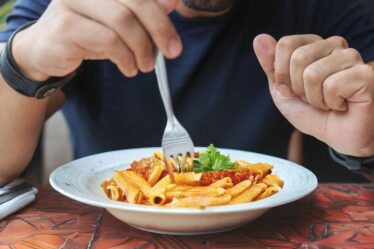 Les fourchettes ne servent pas uniquement à manger : leurs fonctions cachées laissent les gens bouche bée