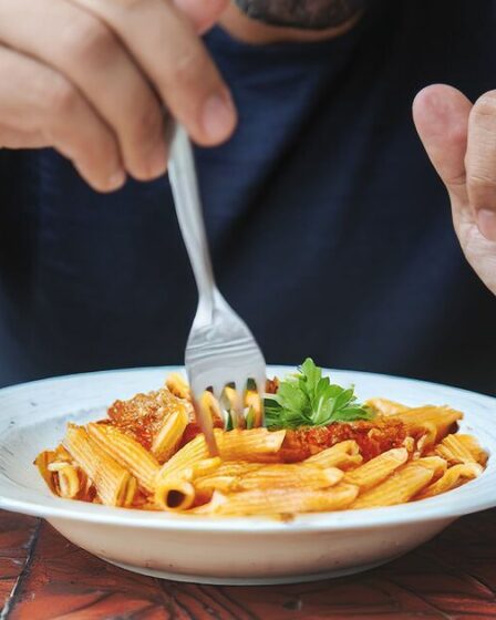 Les fourchettes ne servent pas uniquement à manger : leurs fonctions cachées laissent les gens bouche bée