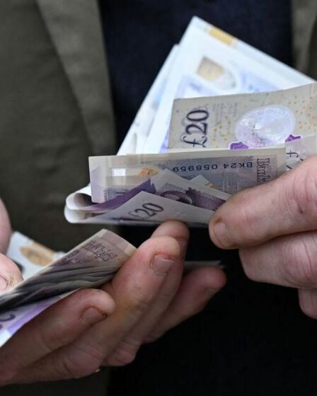 Les ménages en Angleterre ont versé 2 665 £ de paiements de subsistance en août